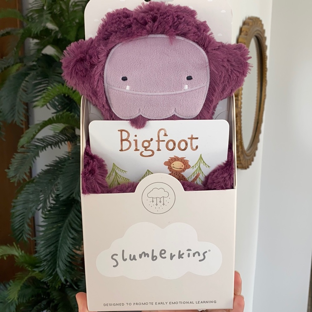 BNIB Amethyst Bigfoot Snuggler by Slumberkins